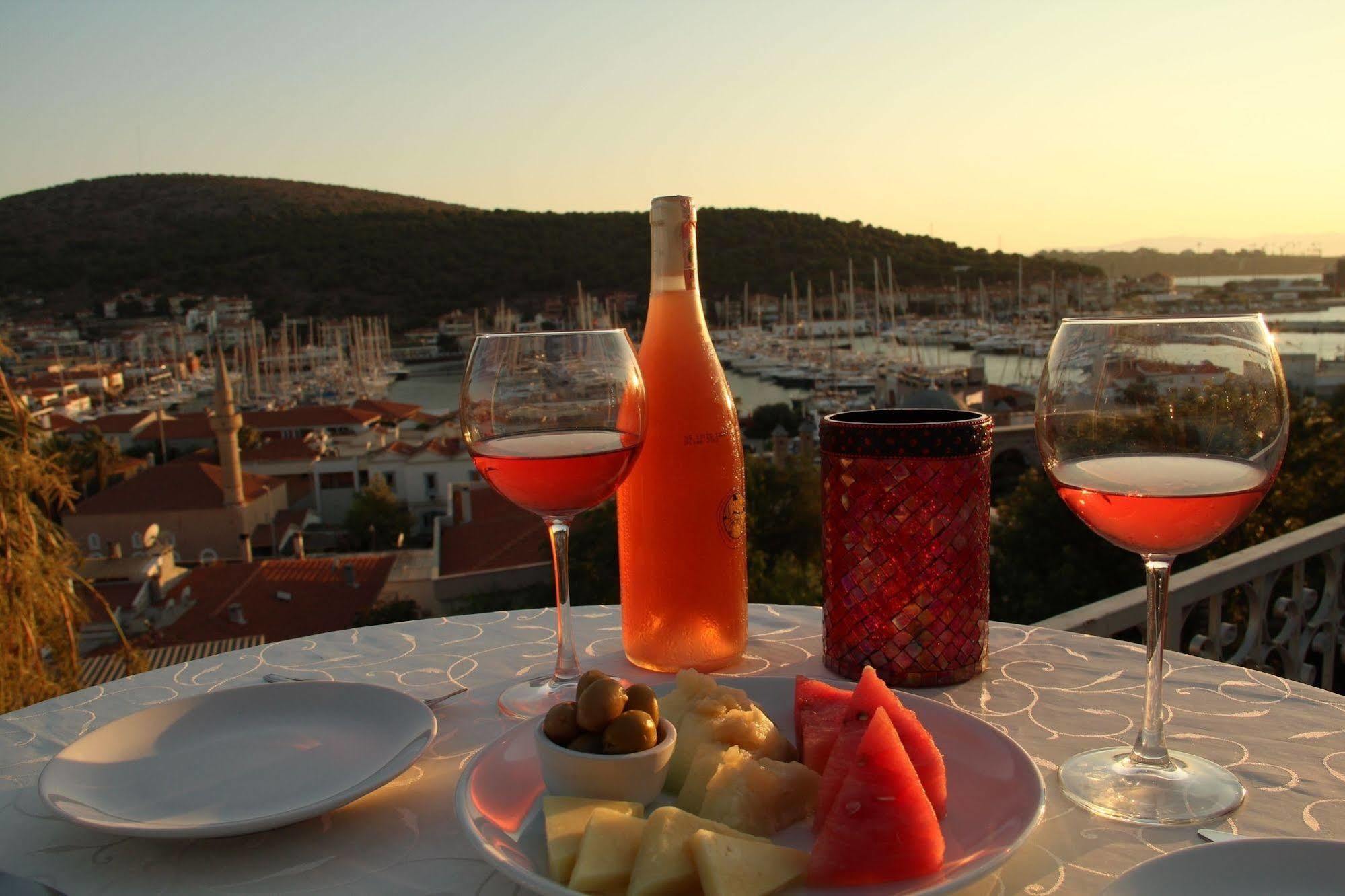 Yalcin Hotel Cesme Exterior photo